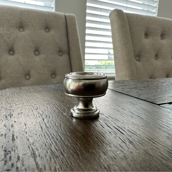 Cabinet pulls and knobs - Picture 4 of 6